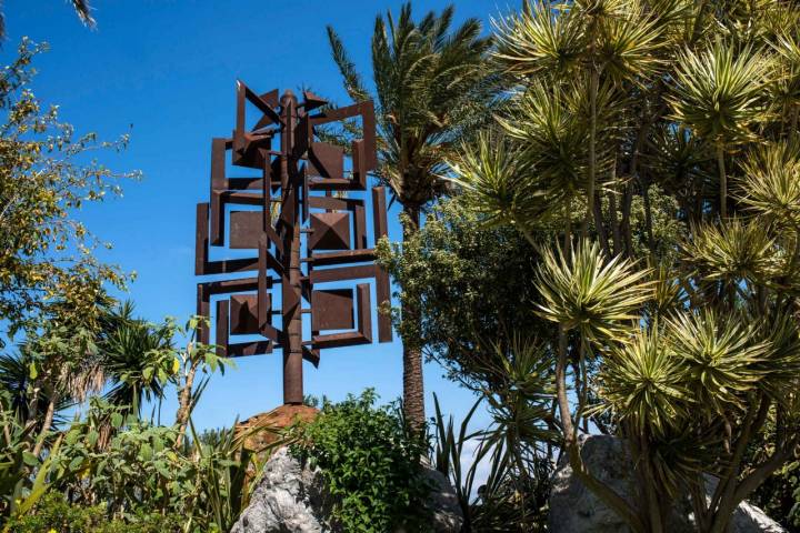 Escultura móvil de César Manrique en Ceuta.