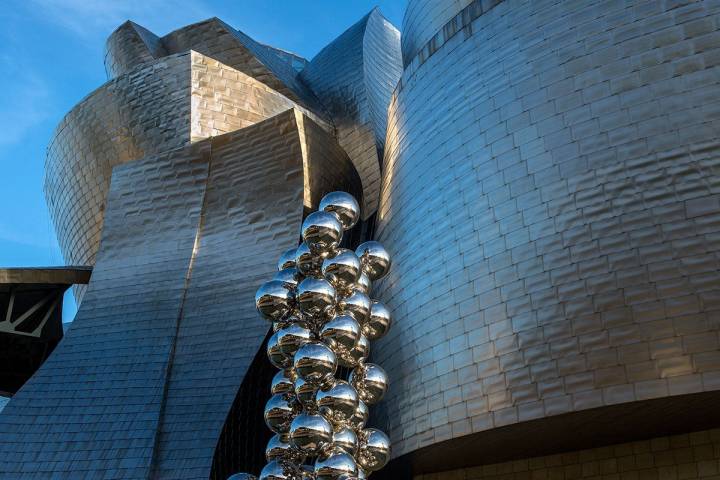 El Gran Árbol y el Ojo, de Anish Kapoor.