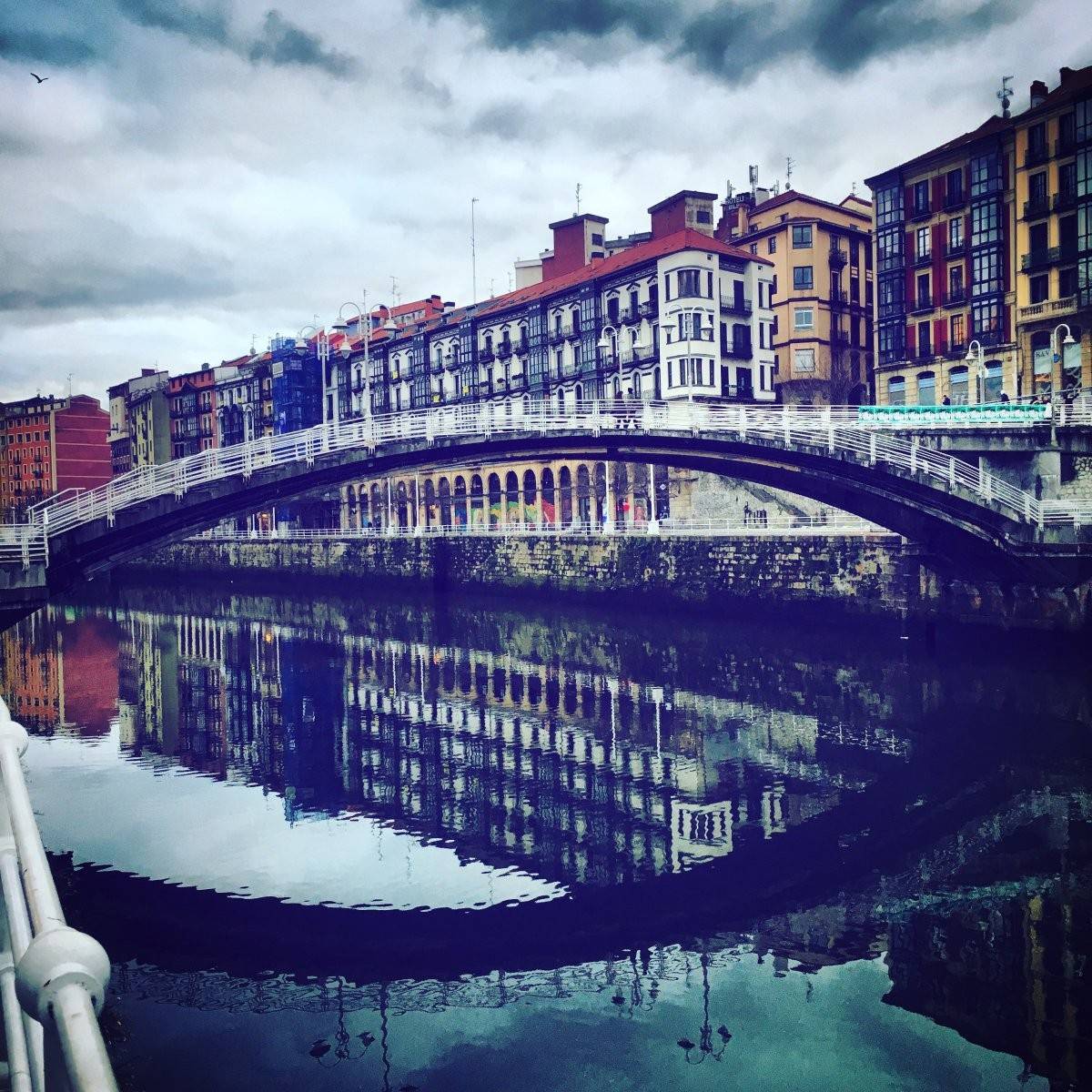 La arquitectura bilbaína reflejada en su ría