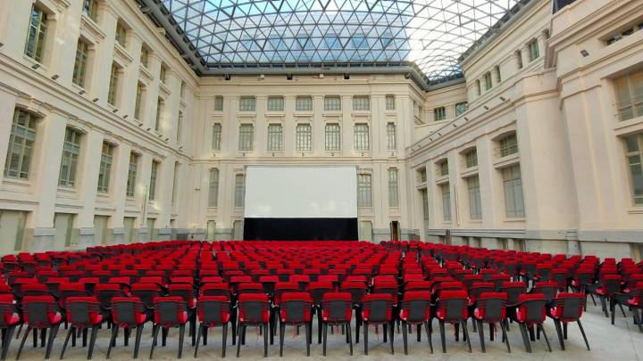 Cine en la en la Galería de Cristal del Palacio de Cibeles.