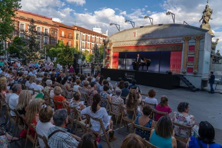 Escenario del Teatro Real en verano