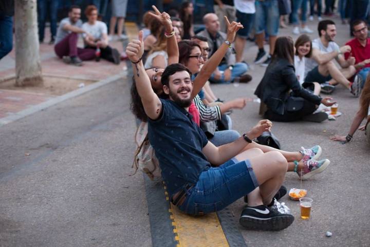 Mejor disfrutar los conciertos con el estómago lleno. Fotos: Javier Tébar y Amanda Tendero (Facebook).