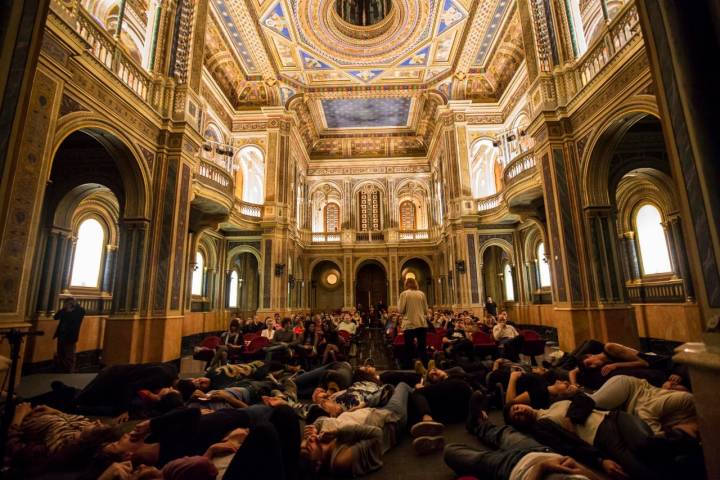 La iglesia neobizantina del Centro Cultural de la Beneficiencia ha alojado 'performances' muy llamativas.