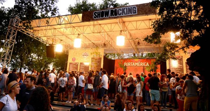 Ambiente nocturno en el Showrocking del festival PortAmérica 2017 en Caldas de Reis, Pontevedra. Foto: PortAmérica.