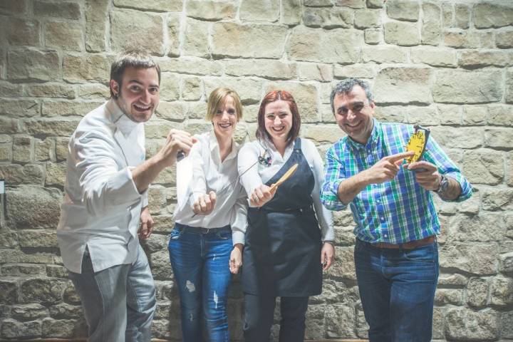 El equipo de cocina y coctelería del Turmalina Music & Wine Festival, con el chef Iñaki Andradas a la cabeza.