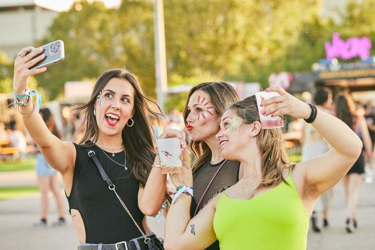 Una selfie de recuerdo antes de entrar al concierto. Foto: Facebook Festival Río Babel