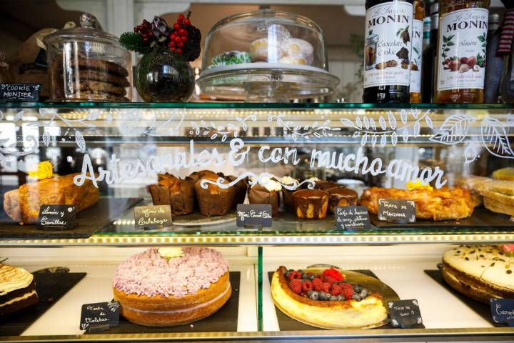 Entre flores, repostería saludable, poco azúcar e ingredientes naturales.