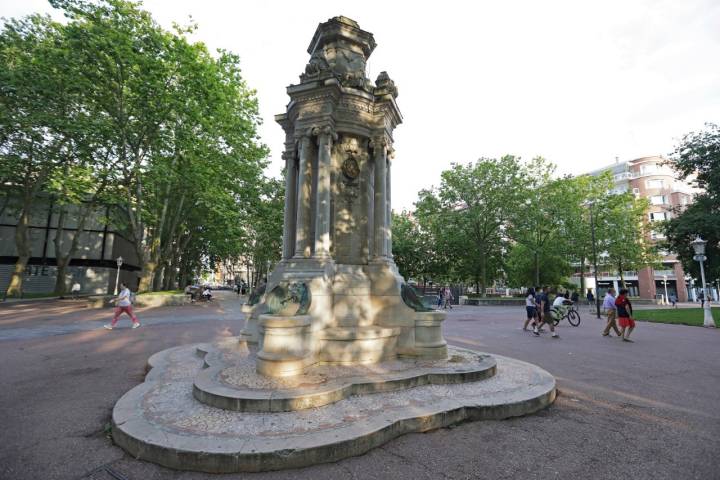 La fuente de Ricardo Bastida, en el parque de los Patos.