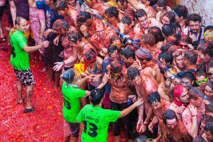 Cada año, la fiesta de la Tomatina atrae a 22.000 personas.