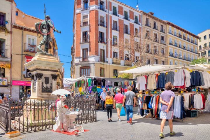 Cascorro es, quizá, la plaza más importante del Rastro. Foto: Agefotostock.