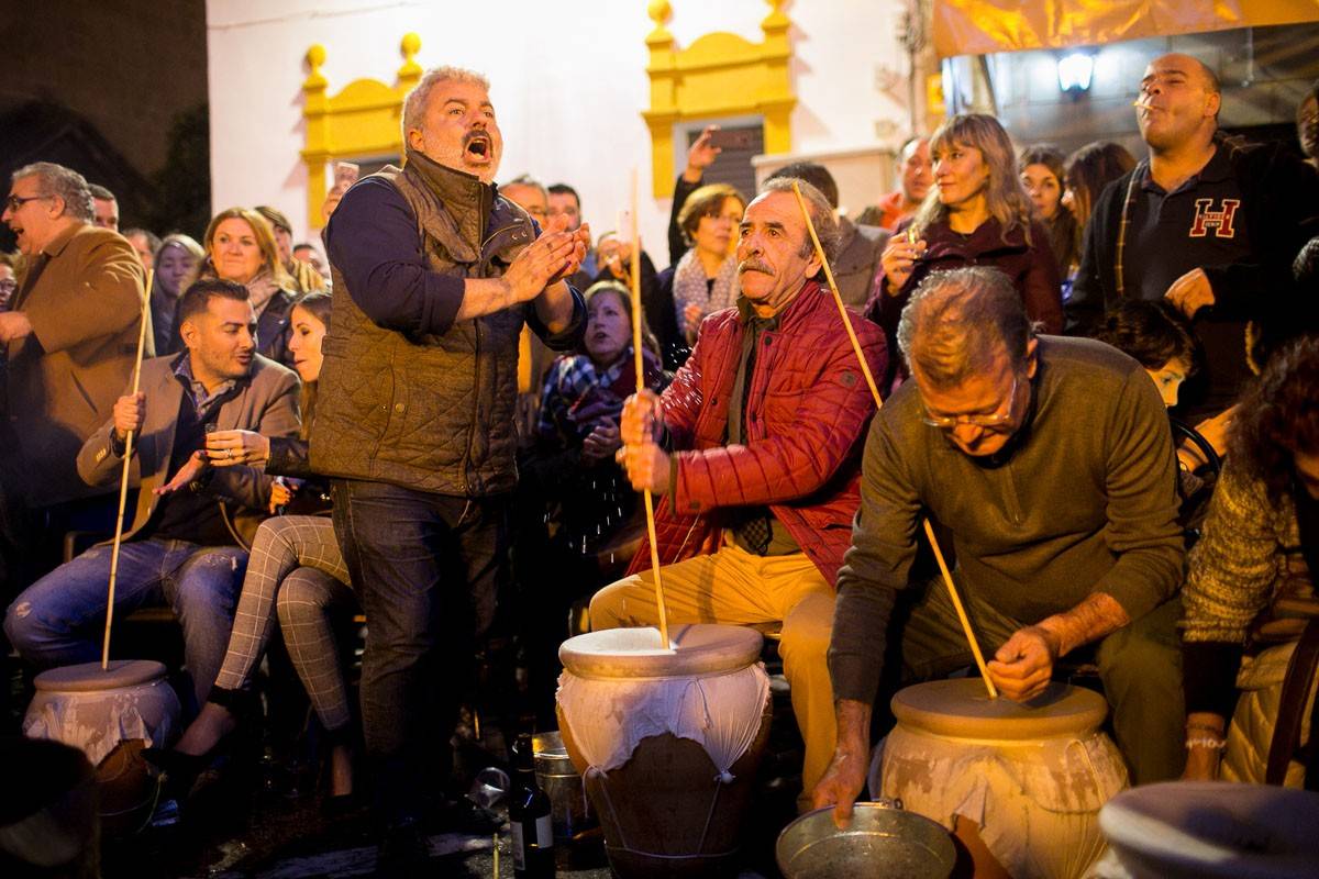 Villancicos a ritmo de zambomba y embrujo de mujer