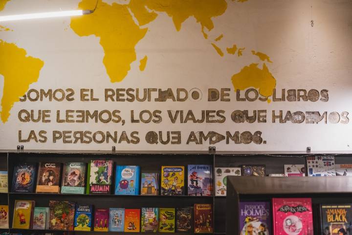 Pared con libros