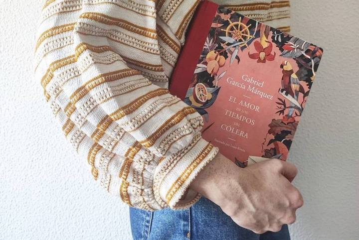 Y para hacer el regalo aún más especial, un libro ilustrado. Foto: Instagram Ruth Babilonia.