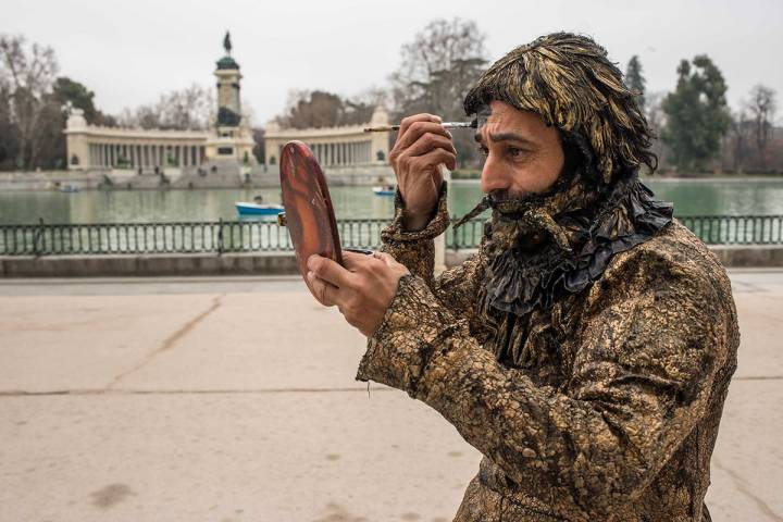 El artista Paco se prepara para convertirse en Cervantes.