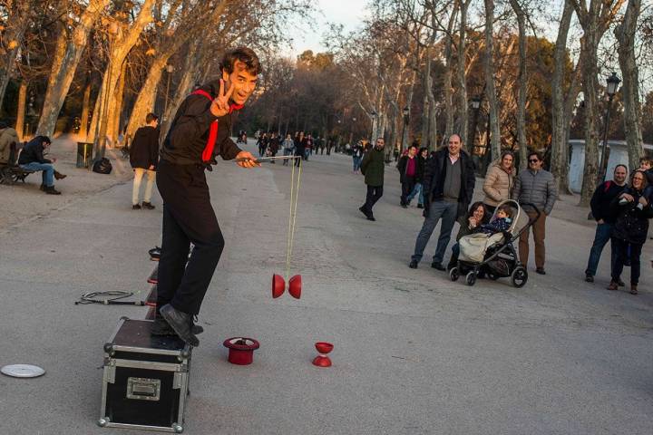 Javi-Javichy no tiene problema en recordar a su público que las funciones se pagan.