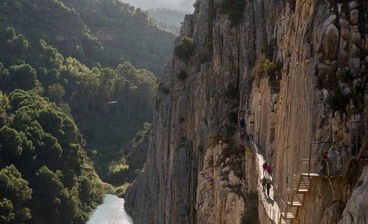 El Caminito del Rey, y sí, ¡hay que mirar abajo! Foto: Alfredo Cáliz.