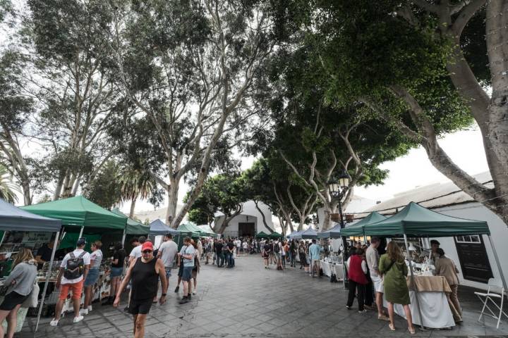 Plaza donde se celebra el mercadillo de Haría