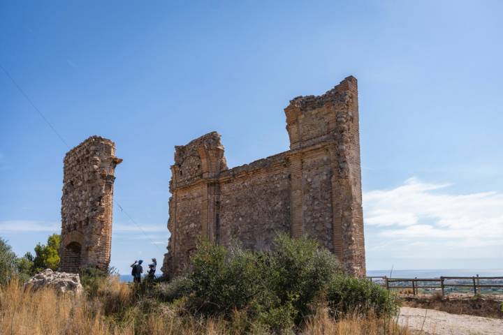 El castillo de Santa Ana es una de las escasas fortalezas renacentistas de la Comunitat Valenciana.