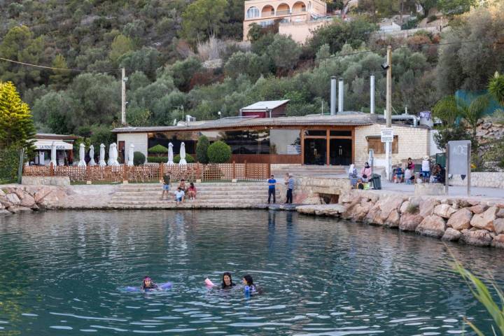 Uno de los tesoros que esconde Oliva es el manantial de aguas cristalinas de la Font Salada. 