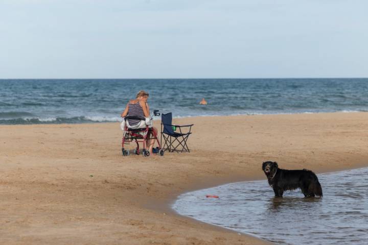 La playa de Terranova destaca por su arena dorada y un manantial de agua dulce.