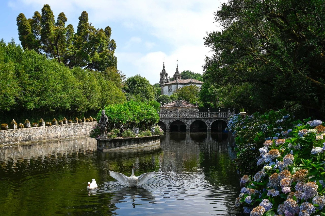 Una ruta de autor entre jardines, viñedos y oficios del valle del Ulla