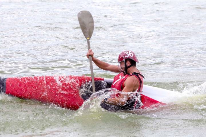 ​  Piragüismo en el lago de la Casa de Campo de Madrid  ​