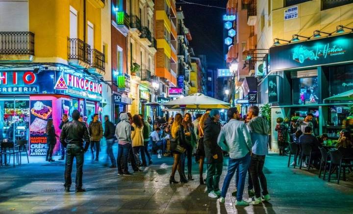 El tardeo se inventó en Alicante. Foto: Pavel Dudek (Shutterstock).