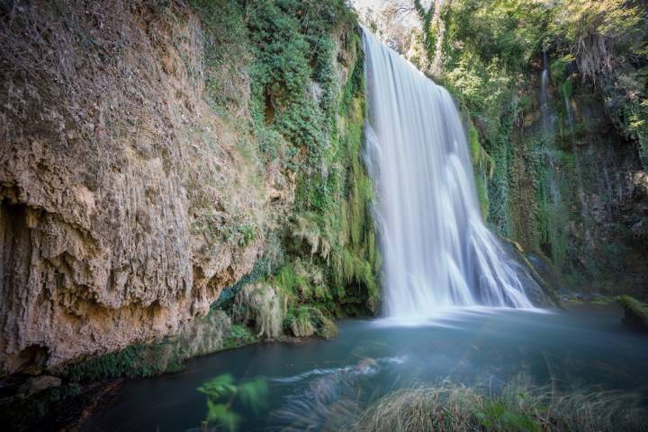 El Parque (y jardín histórico, del siglo XIX) está lleno de cascadas y opciones de ocio. Foto: Shutterstock.