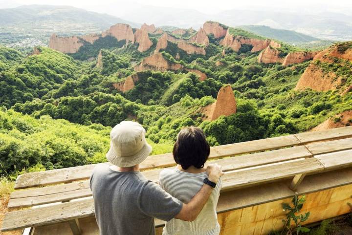 Este paisaje rojizo de Las Médulas fue la mayor mina de oro a cielo abierto de los romanos. Foto: Shutterstock.