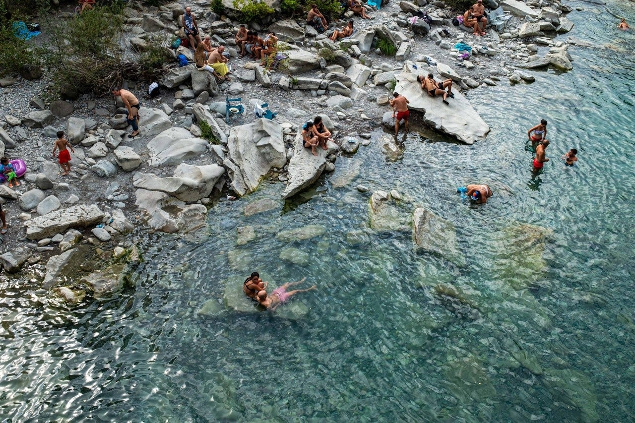 Pozas del río Ara gorga de Boltaña gente