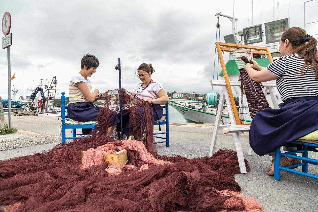 Cómo descubrir el puerto a través de las mujeres rederas