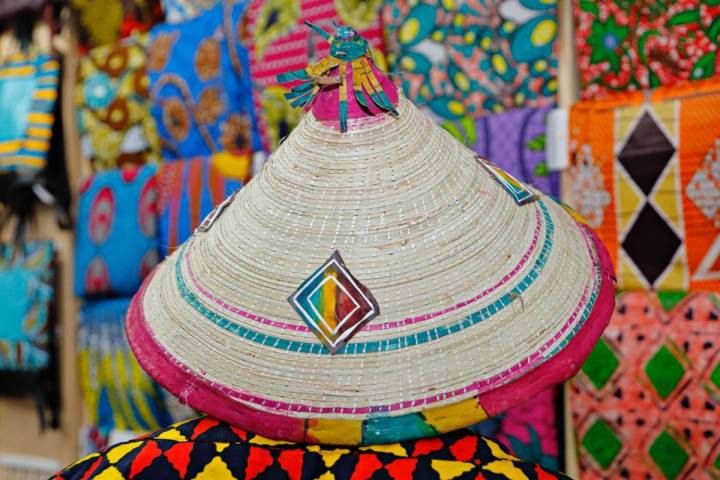 Sombrero tradicional africano típico del campo.