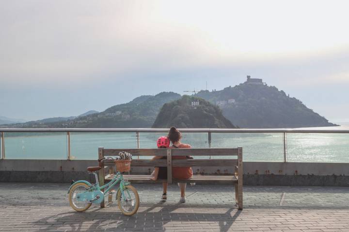 El Paseo Nuevo ha tenido varios nombres a lo largo de su historia: Paseo Príncipe de Asturias, Paseo de la República y Paseo José Antonio Primo de Rivera.