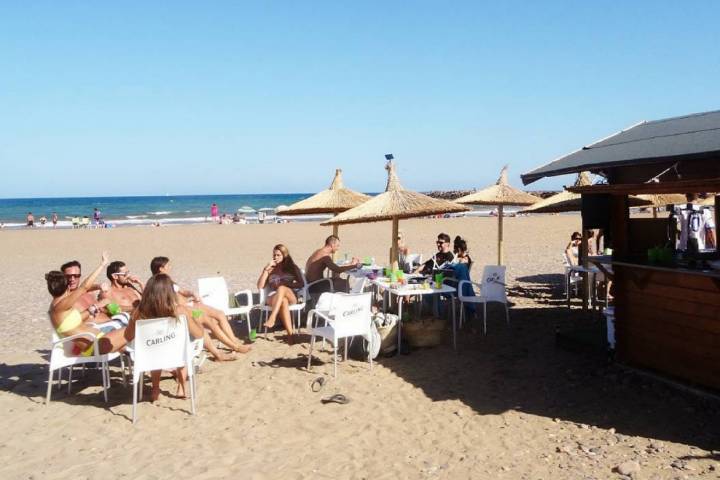 El lugar perfecto para ir con amigos: paellas por encargo, especializados en cócteles y buen ambiente. Foto: Facebook.