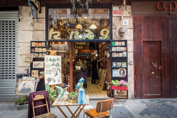 Casi cualquier cosa especial que busques la encontrarás en esta suerte de anticuario literario.