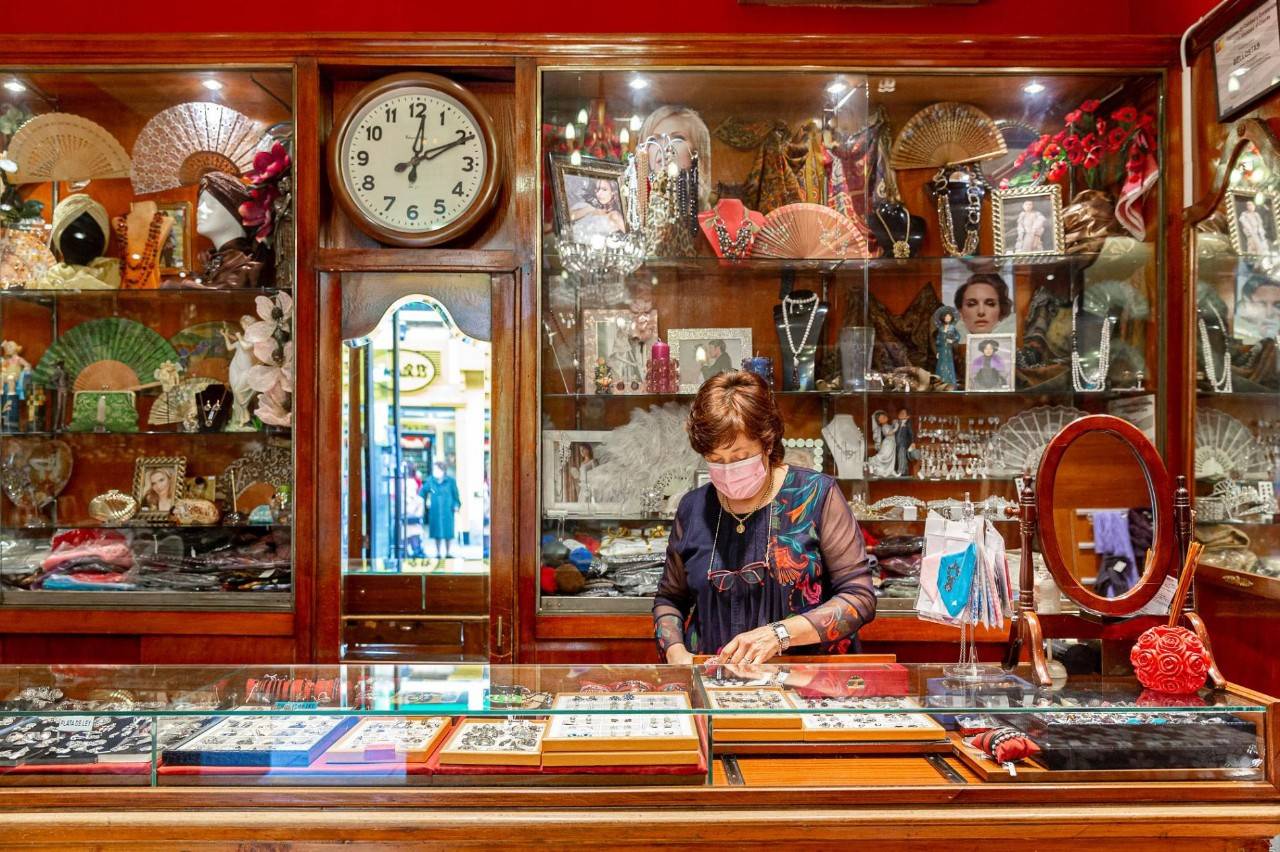 Tiendas con solera en el centro de Zaragoza, en las que al atravesar sus puertas se emprende un viaje en el tiempo.