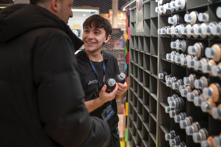 En esta tienda hay pinturas al óleo, acuarelas, blocs de dibujo, pinceles, rotuladores, lienzos...