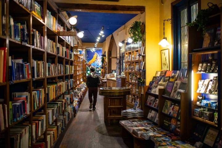 Librería 'Desnivel'.