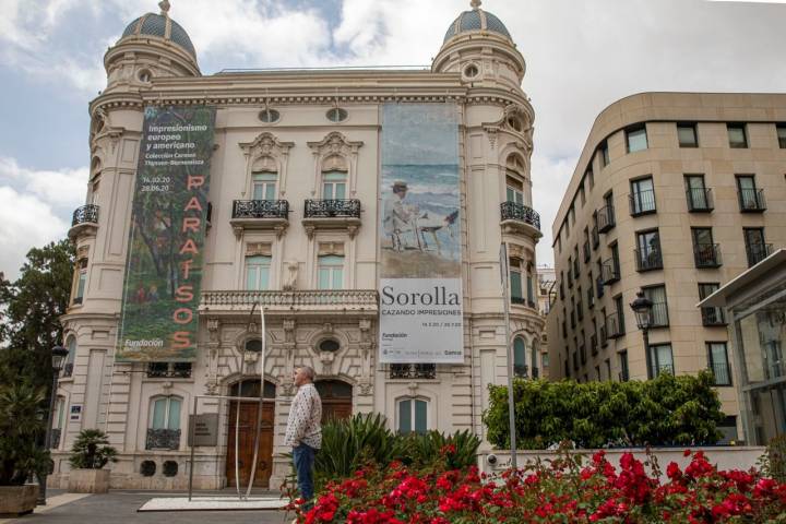 La fecha de los carteles delatan el parón general a consecuencia del covid-19.