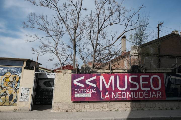 La discreta entrada desde la calle Antonio Nebrija.