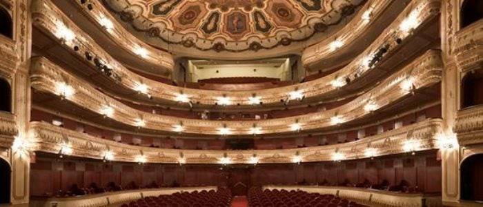 Teatro Rosalía de Castro.