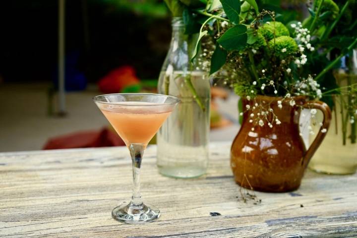 Empieza la tarde 'chill out' con un cóctel 'daiquiri rosé'.