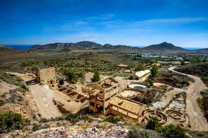 Vista de las ruinas de las Minas de Rodalquilar desde lo alto.