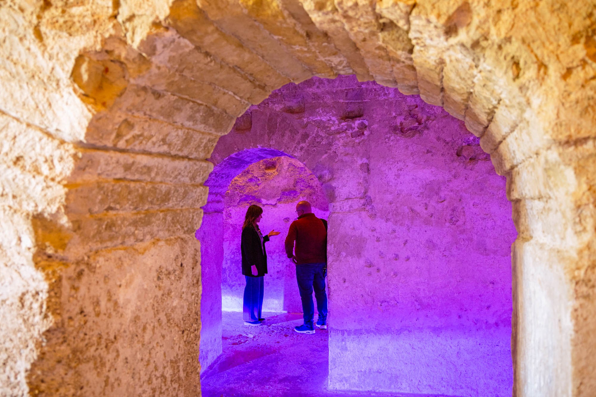 Interior del Aljibe Califal, un depósito de cinco naves semienterrado que almacenaba agua para la fortaleza.