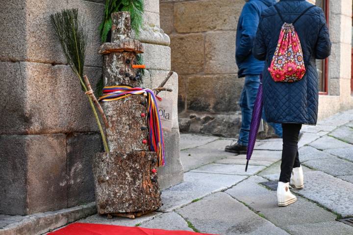 Muñeco de nieve de madera.