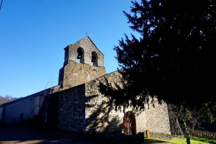 Iglesia de San Juan de Riomera.