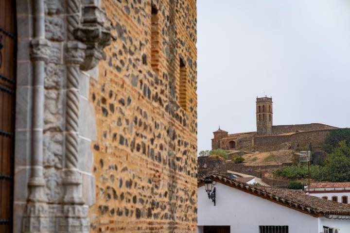 Vista de la mezquita desde la Placeta de San Cristobal de Almonaster la Real