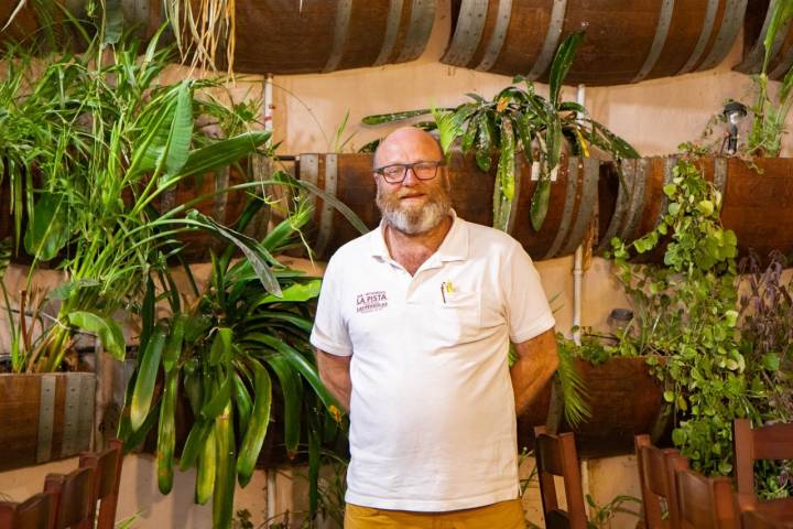 Javier Faulín, propietario de la casa rural Las Pedrolas y el restaurante La Pista en Arnedillo (La Rioja).