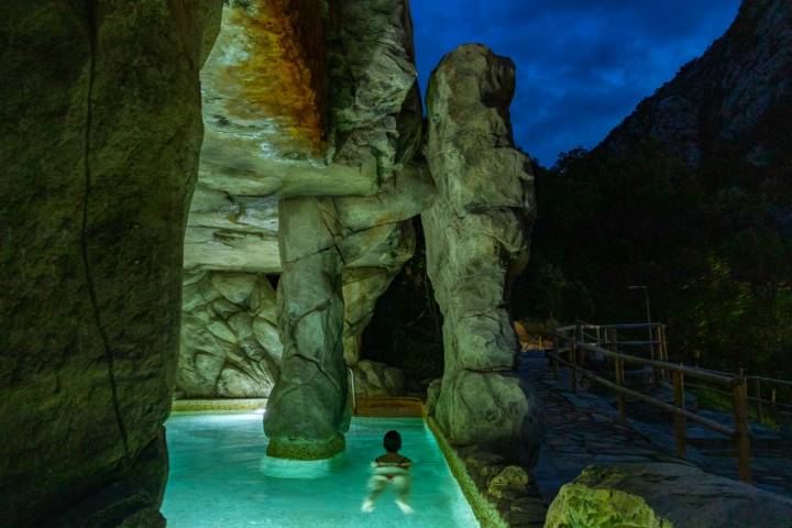 En la cueva del balneario.