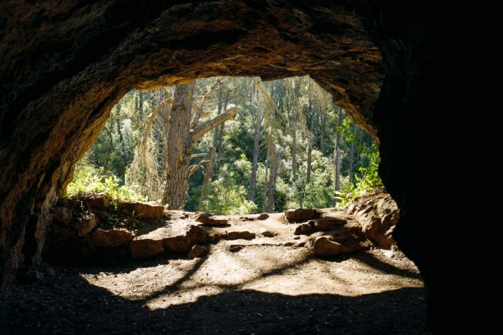 Boca de una de las minas que hay en el recorrido.
